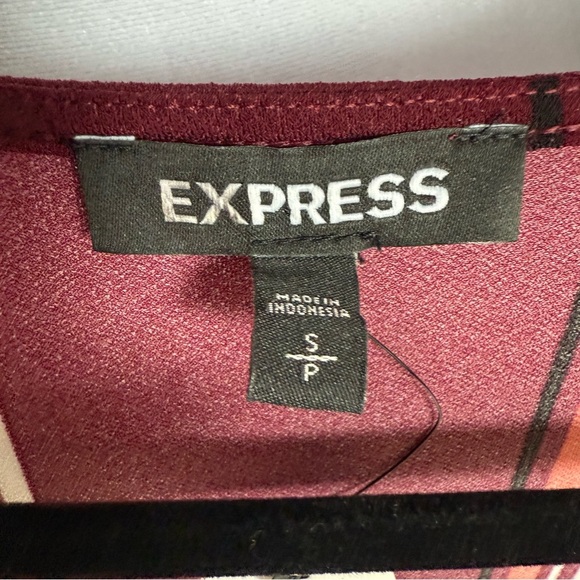 NWT Express Burgundy Striped Jumpsuit 3/4 Zipper Size Small - Picture 3 of 9